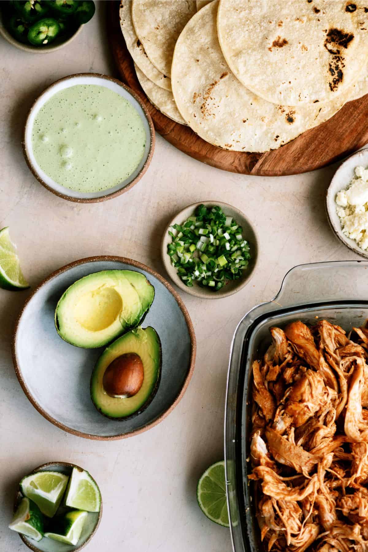 Ingredients needed to make Slow Cooker Chicken Tinga Tacos