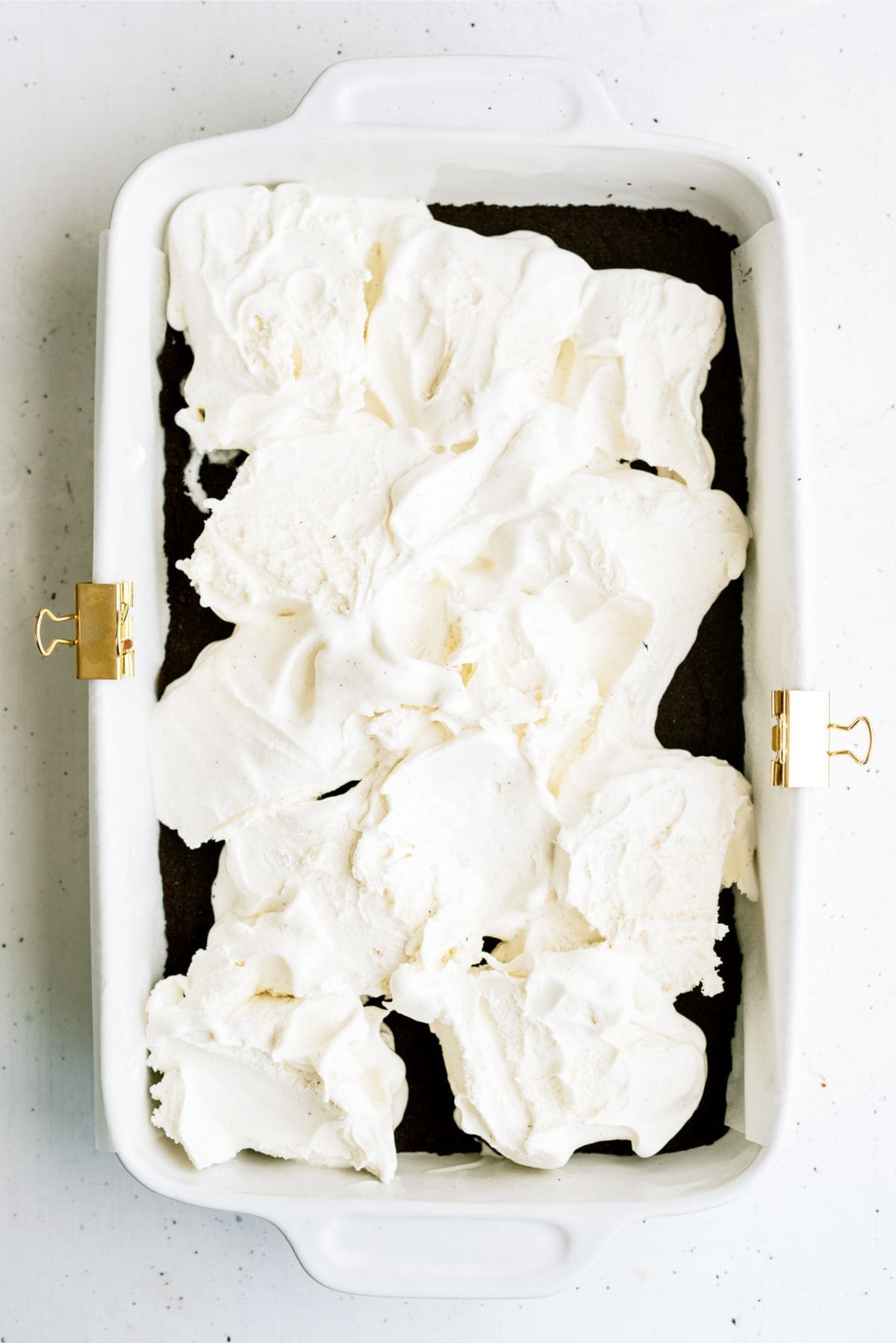 Ice cream mixture spread over oreo crust in baking dish.