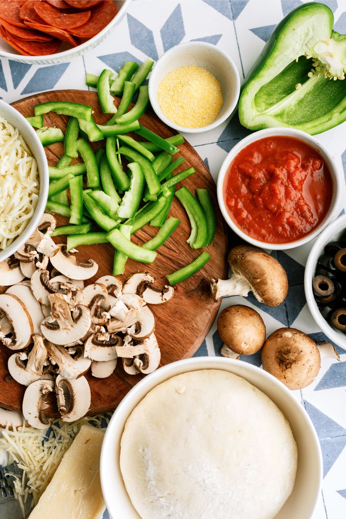 Ingredients needed to make Slow Cooker Deep Dish Pizza