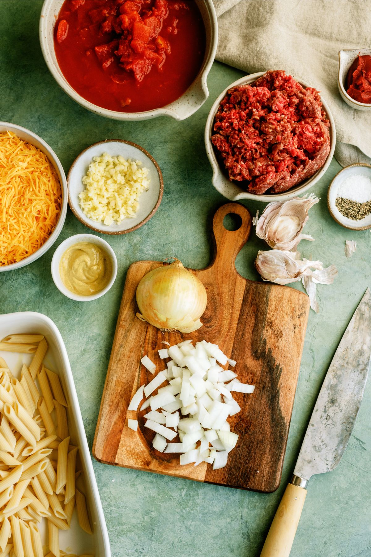 Ingredients needed to make Easy Cheeseburger Casserole