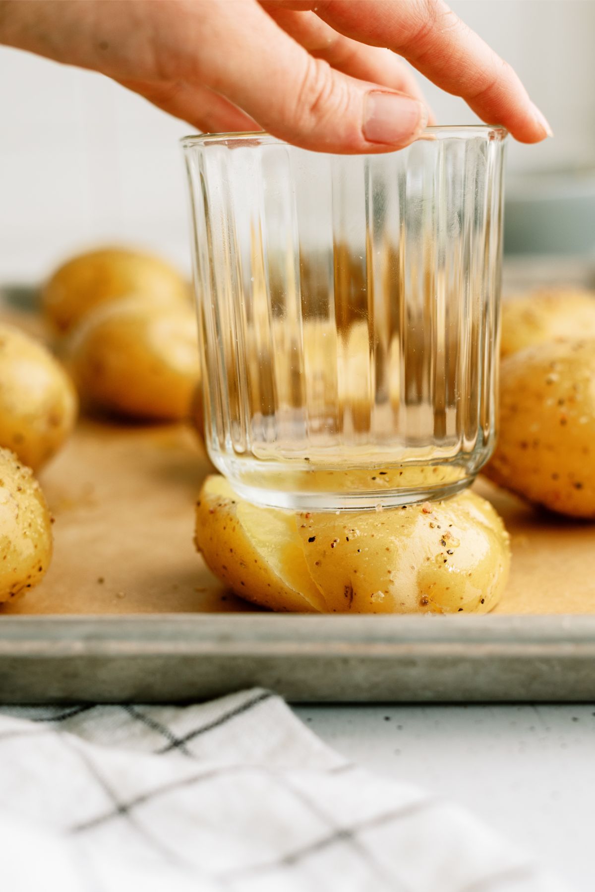 Smashing potatoes with a glass bottom