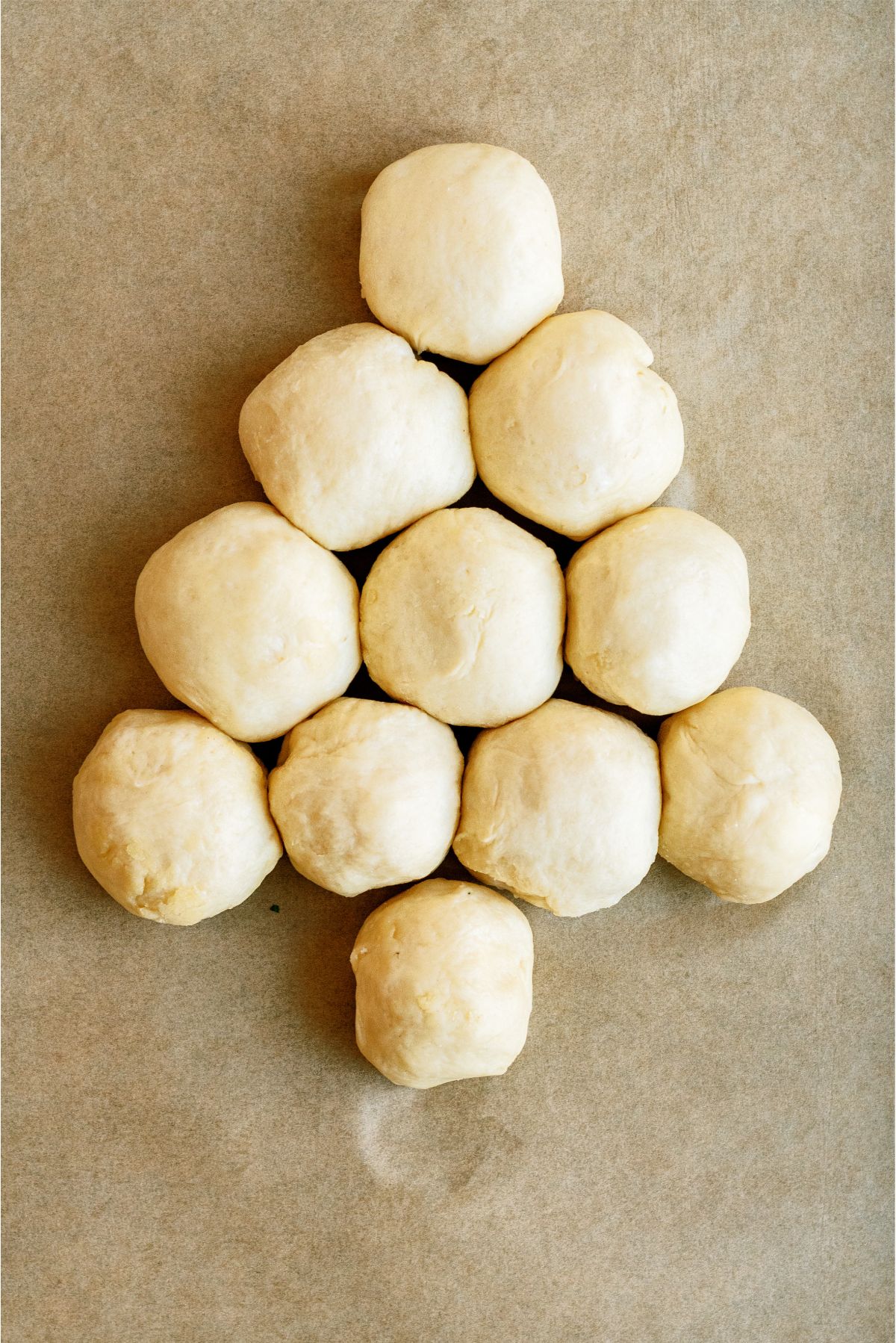 Dough balls placed in a christmas tree shape