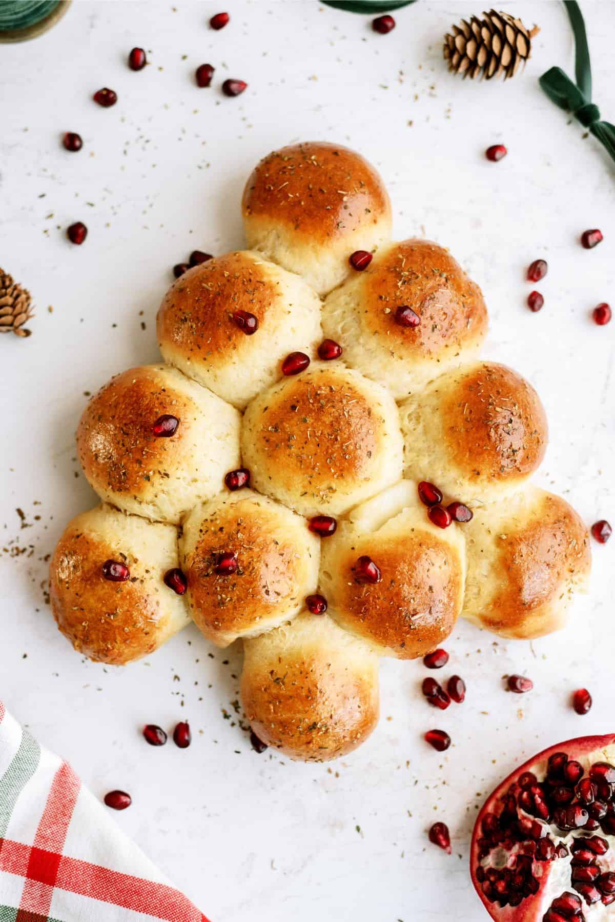 Christmas Tree Dinner Rolls shapped in a Christmas Tree