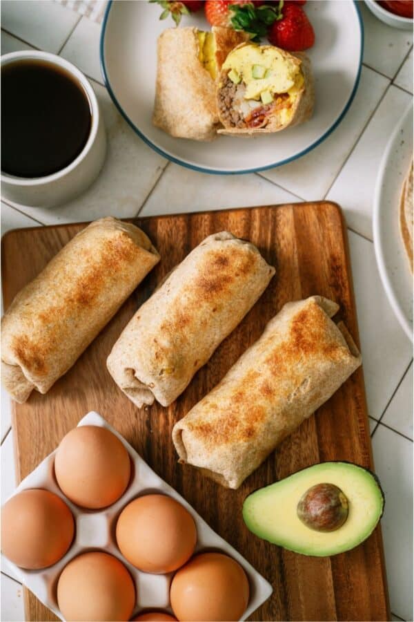 Loaded Breakfast Burritos Recipe - Six Sisters' Stuff