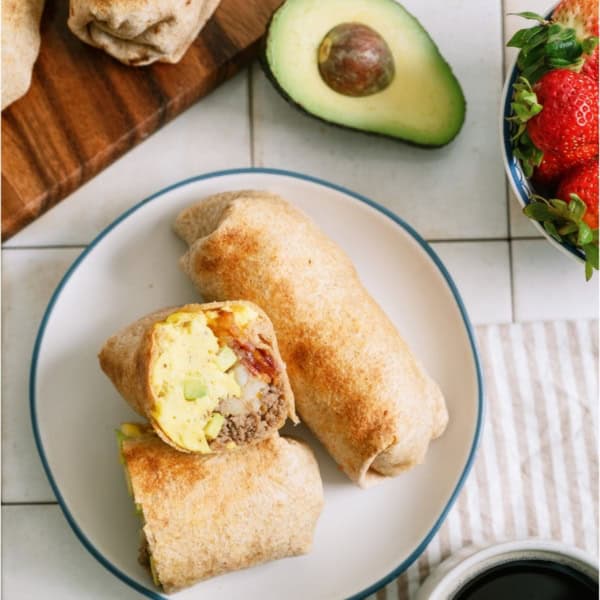 Loaded Breakfast Burritos Recipe - Six Sisters' Stuff