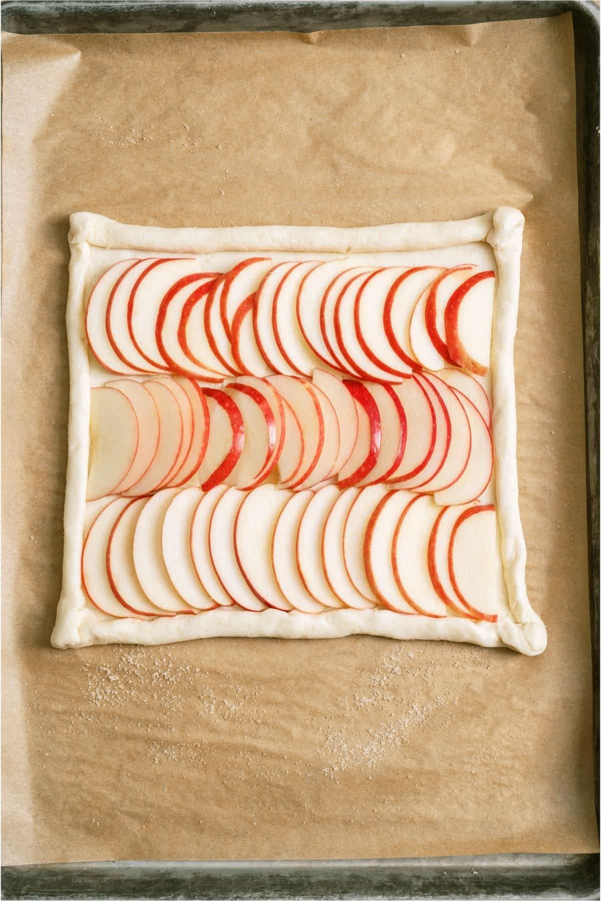 Sliced apples inside puff pastry.